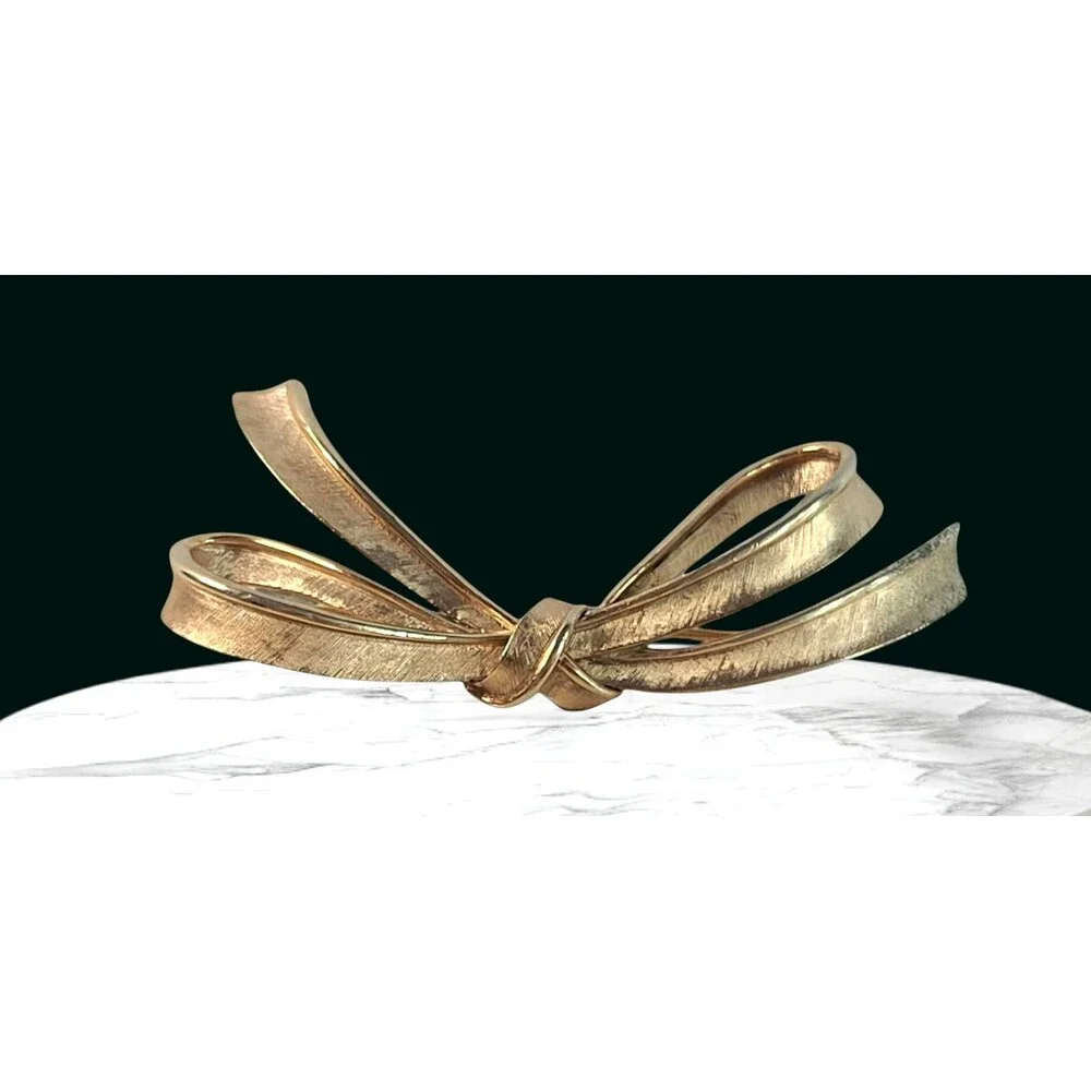 Vintage Trifari Brushed Gold Tone Bow Brooch Pin Signed